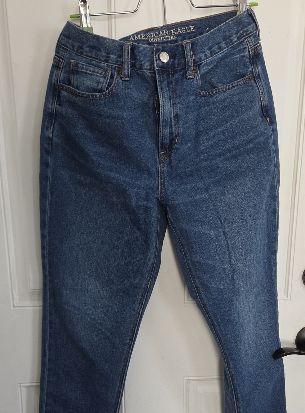 American Eagle Outfitters Straight-Leg Midwash Women's Mom Jeans( B26)